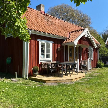 Bo I Egen Stuga Pa Haerlig Oelandsgard Kopingsvik Exterior photo
