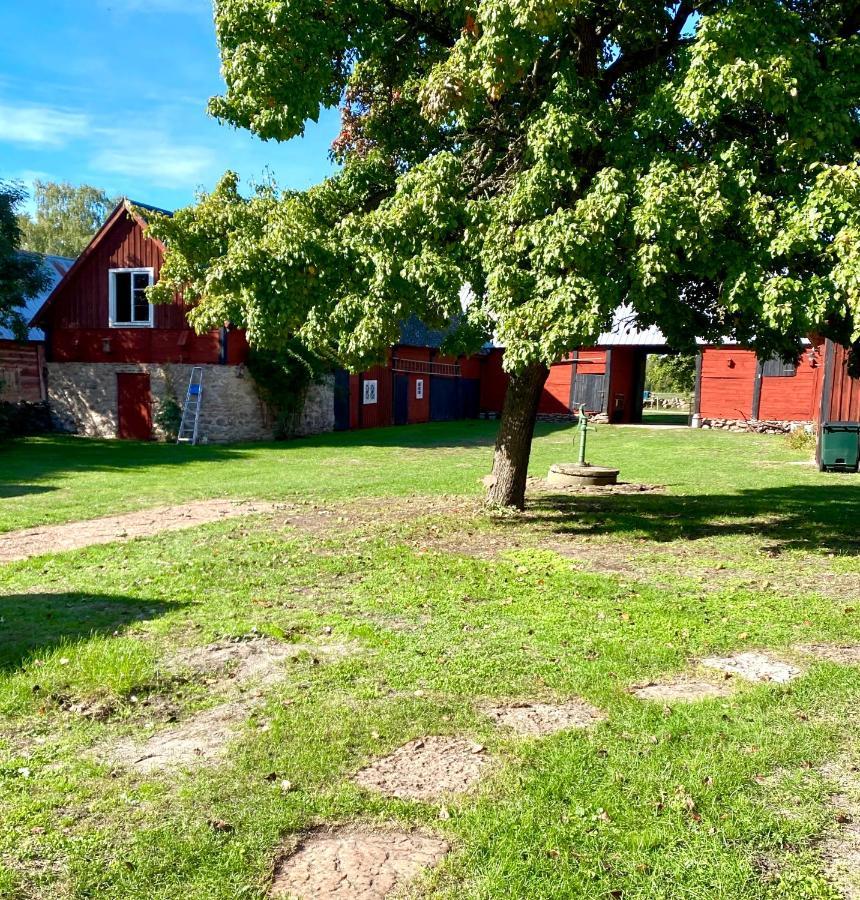 Bo I Egen Stuga Pa Haerlig Oelandsgard Kopingsvik Exterior photo