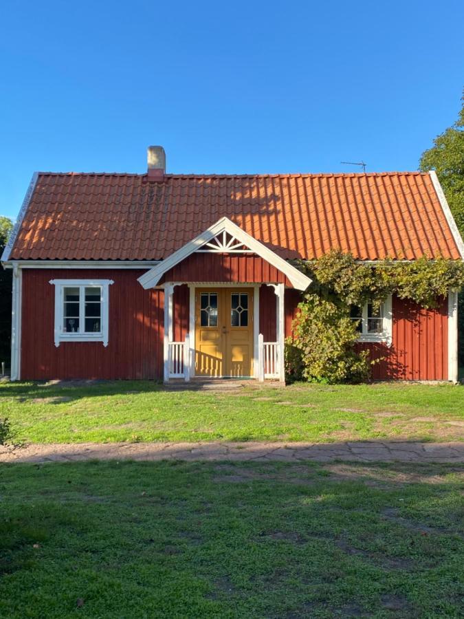 Bo I Egen Stuga Pa Haerlig Oelandsgard Kopingsvik Exterior photo