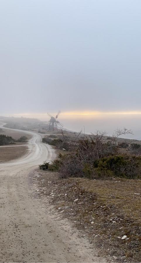 Bo I Egen Stuga Pa Haerlig Oelandsgard Kopingsvik Exterior photo