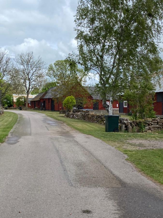 Bo I Egen Stuga Pa Haerlig Oelandsgard Kopingsvik Exterior photo