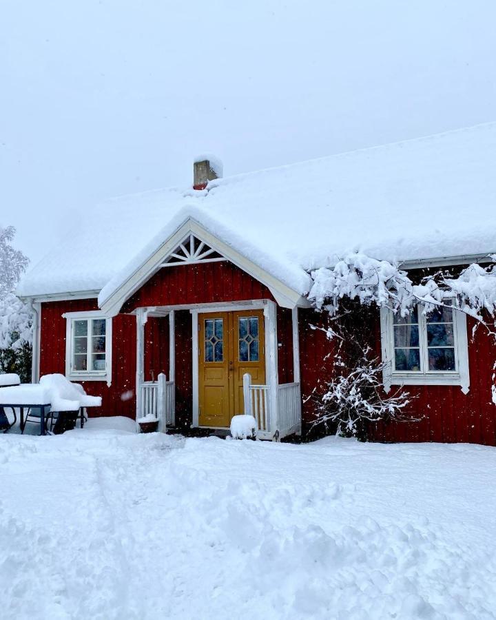 Bo I Egen Stuga Pa Haerlig Oelandsgard Kopingsvik Exterior photo