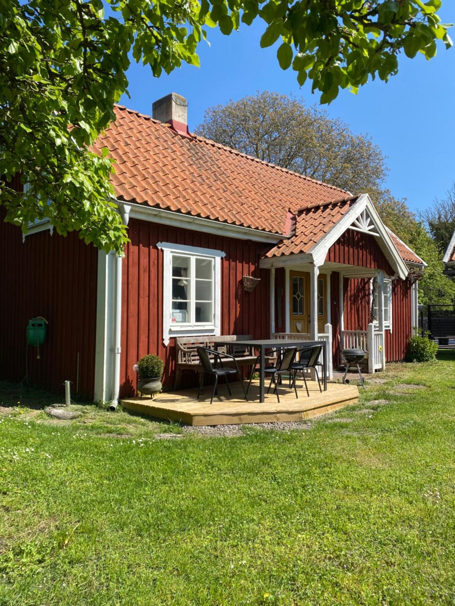 Bo I Egen Stuga Pa Haerlig Oelandsgard Kopingsvik Exterior photo